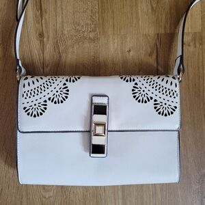 Chic Gussaci White Cutout Shoulder Bag